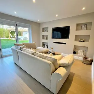Modern, With Large Garden , Bournemouth United Kingdom